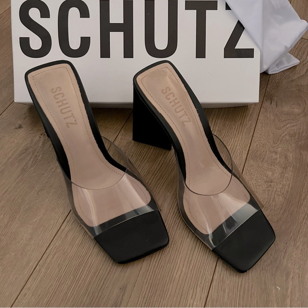 SCHUTZ Lizah Vinyl Sandal